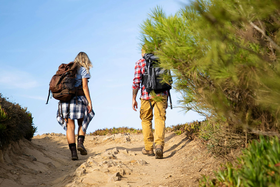 Benefits of Hiking in Small Groups vs. Large Groups